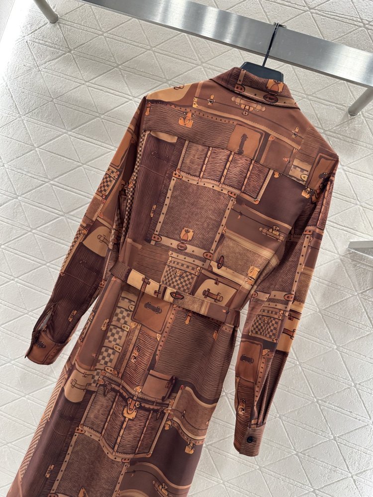 Платье рубашка с принтом и воротником с поясом фото 4