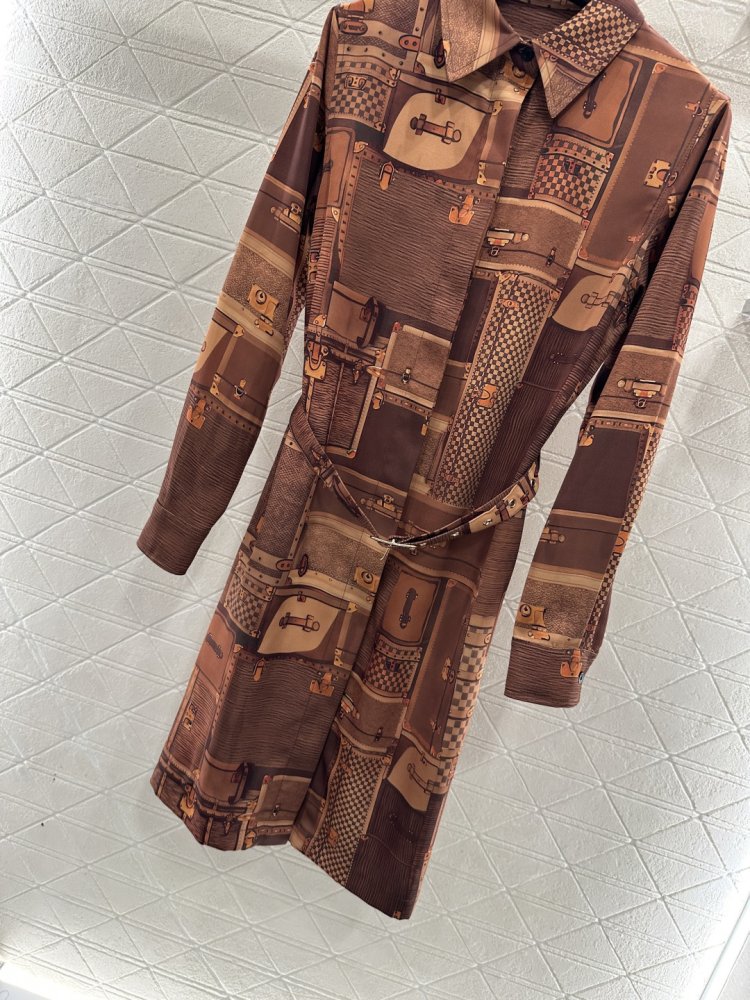 Платье рубашка с принтом и воротником с поясом фото 5