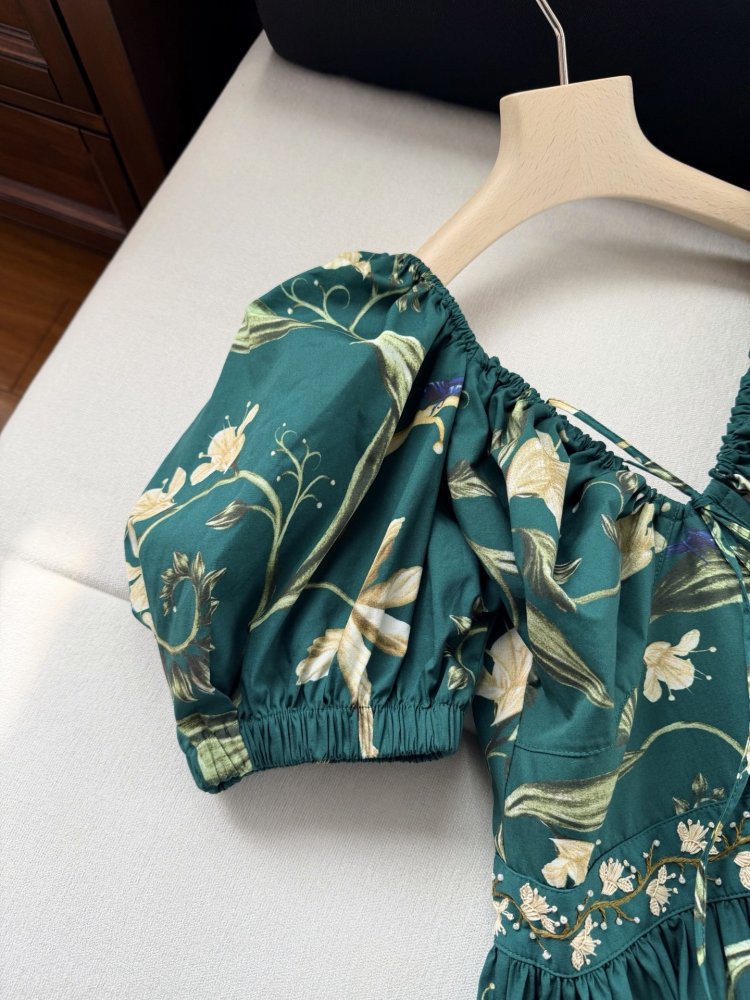 Платье ручной работы с цветочным бисером фото 2