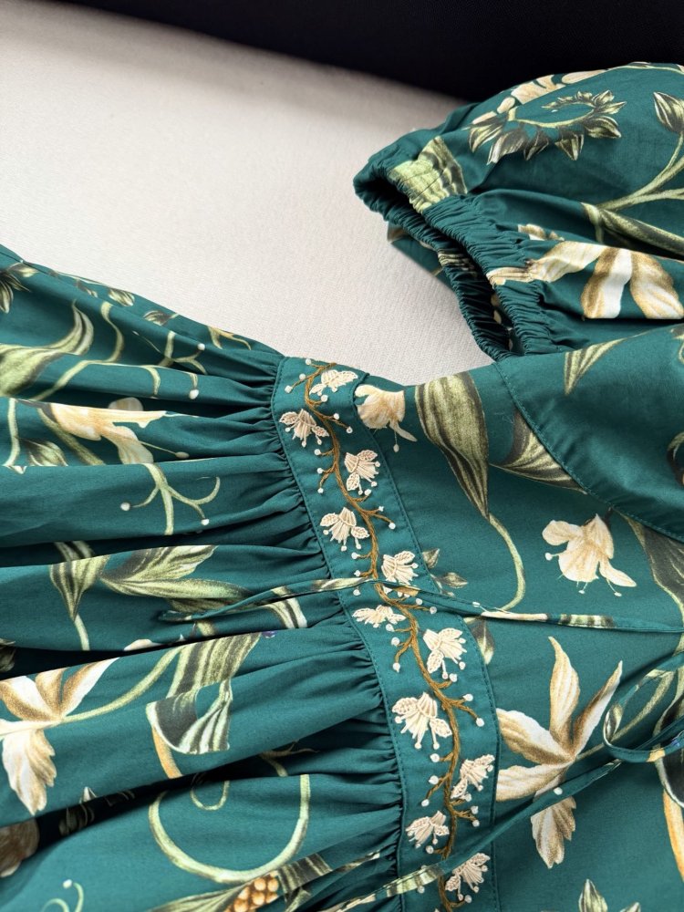 Платье ручной работы с цветочным бисером фото 5