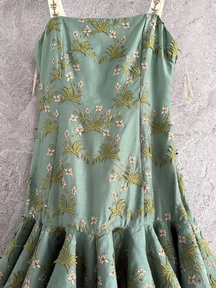 Платье с цветочной вышивкой фото 4