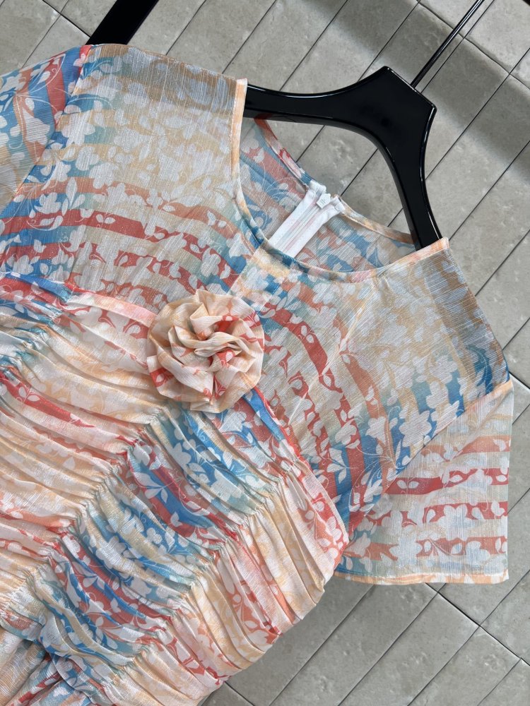 Платье с цветочным принтом и короткими рукавами фото 2