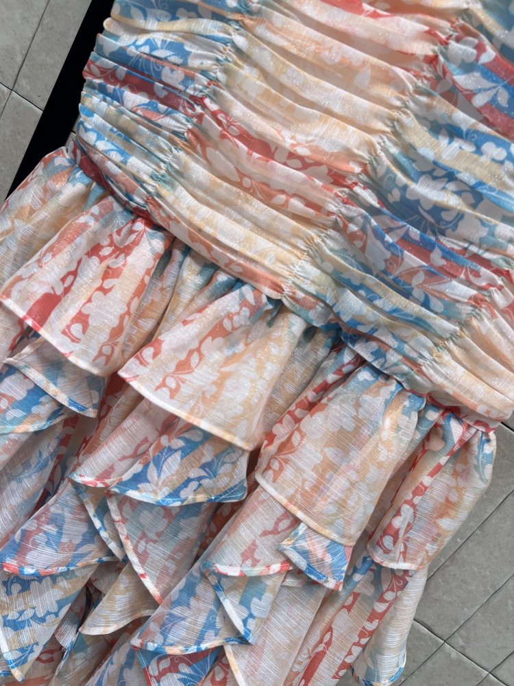 Платье с цветочным принтом и короткими рукавами фото 3