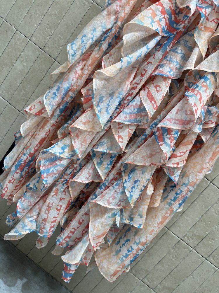 Платье с цветочным принтом и короткими рукавами фото 4