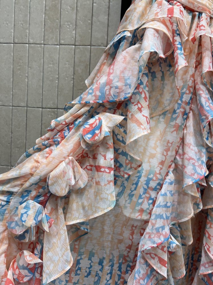 Платье с цветочным принтом и короткими рукавами фото 5