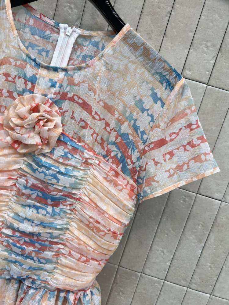 Платье с цветочным принтом и короткими рукавами фото 6