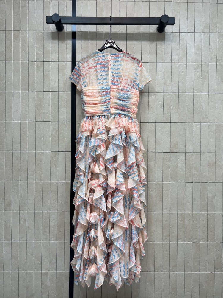 Платье с цветочным принтом и короткими рукавами фото 7