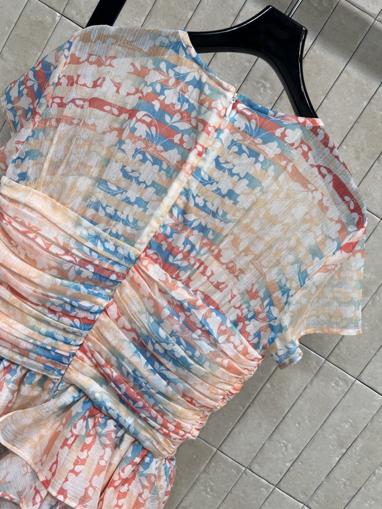 Платье с цветочным принтом и короткими рукавами фото 8