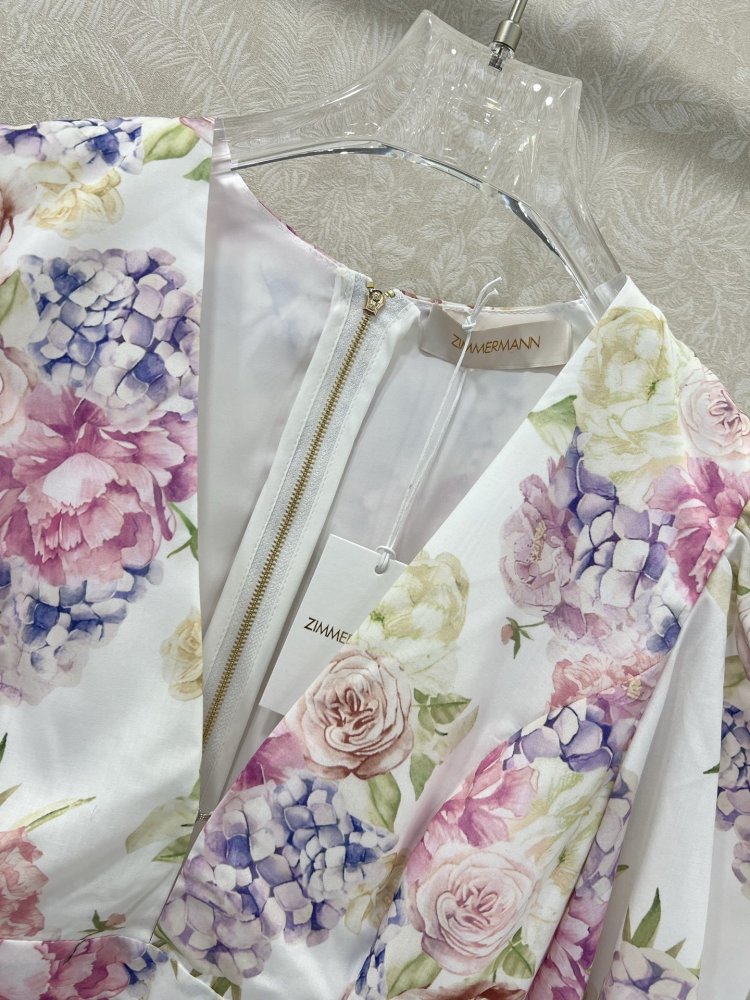 Плаття, Сукня з квітковим принтом відрізняється V-образним вирізом фото 2