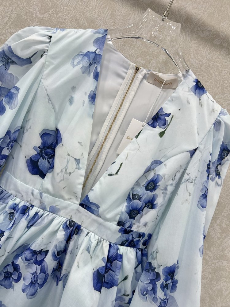 Плаття, Сукня з квітковим принтом відрізняється V-образним вирізом фото 2