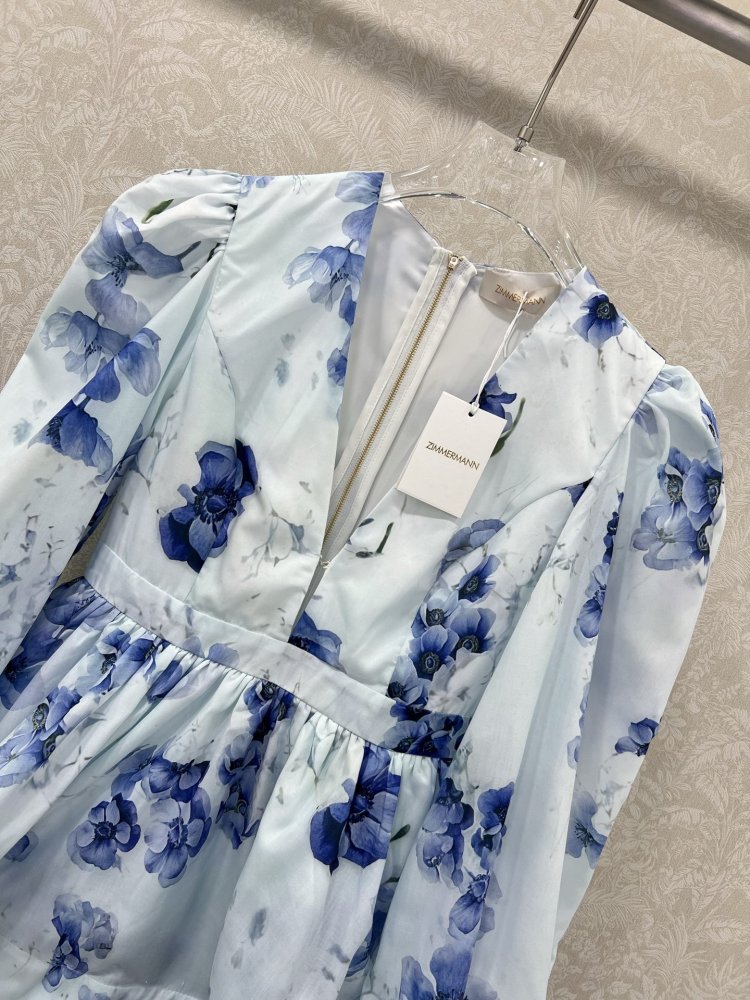 Плаття, Сукня з квітковим принтом відрізняється V-образним вирізом фото 3