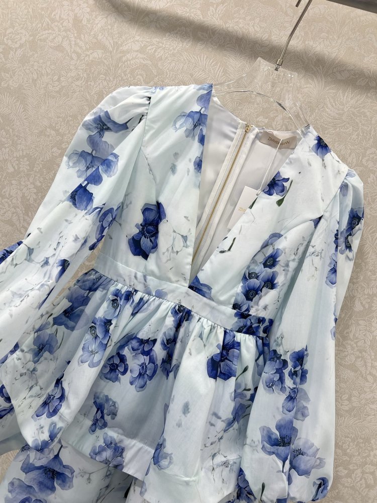 Плаття, Сукня з квітковим принтом відрізняється V-образним вирізом фото 4