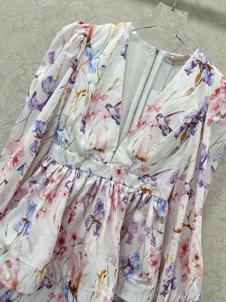 Плаття, Сукня з квітковим принтом відрізняється V-образним вирізом фото 4