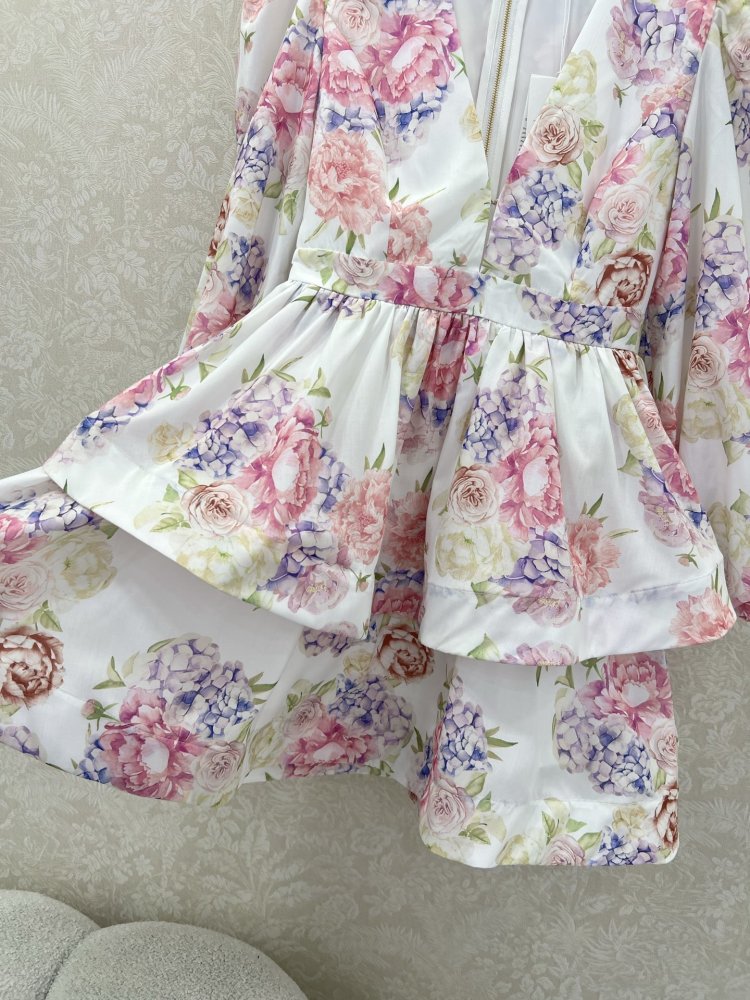 Плаття, Сукня з квітковим принтом відрізняється V-образним вирізом фото 5