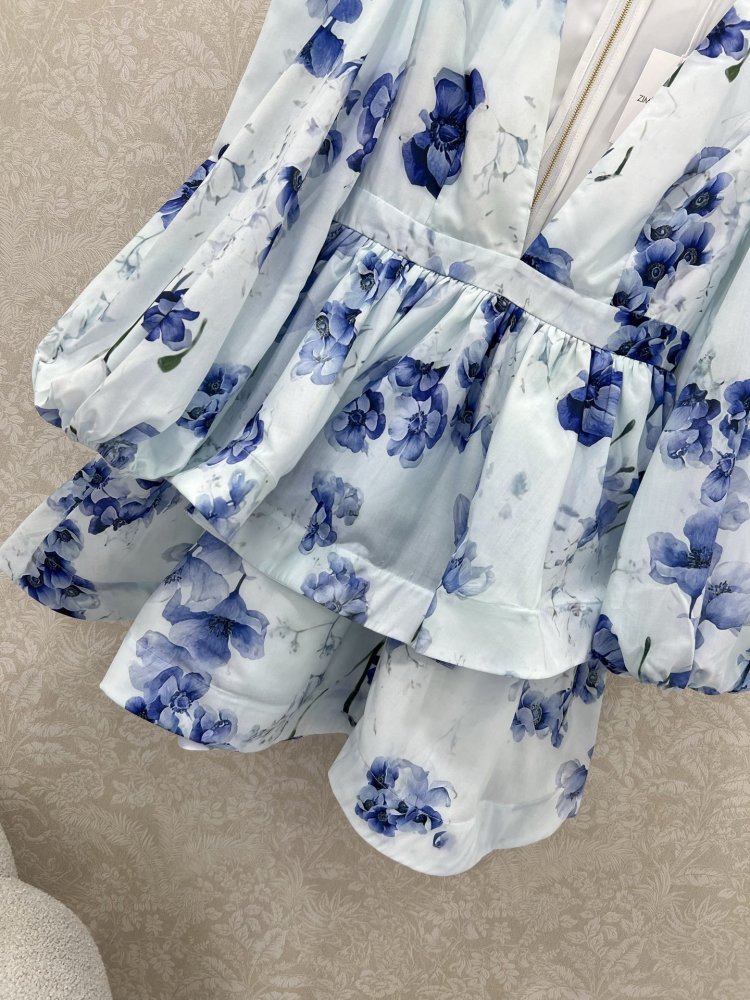 Плаття, Сукня з квітковим принтом відрізняється V-образним вирізом фото 5