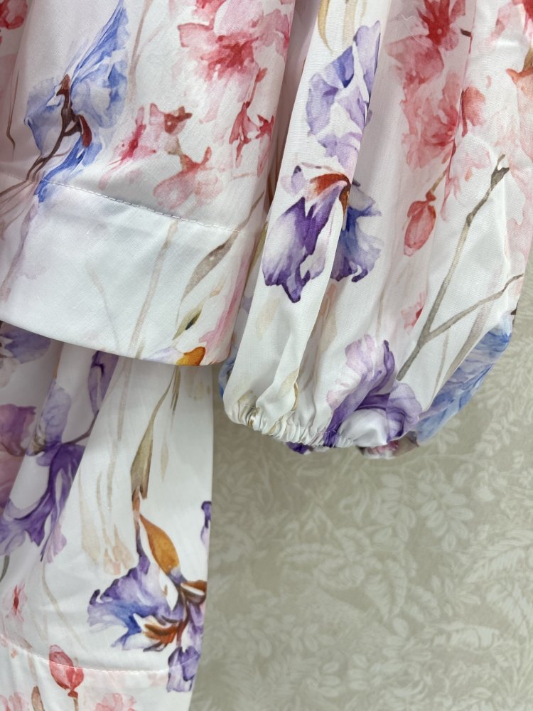 Плаття, Сукня з квітковим принтом відрізняється V-образним вирізом фото 5