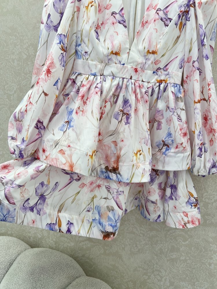 Плаття, Сукня з квітковим принтом відрізняється V-образним вирізом фото 6