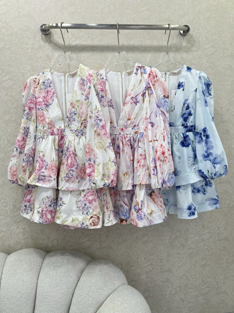 Плаття, Сукня з квітковим принтом відрізняється V-образним вирізом фото 9