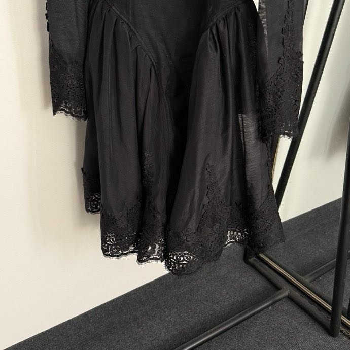 Платье с длинными рукавами, кружевным лоскутным кроем фото 7