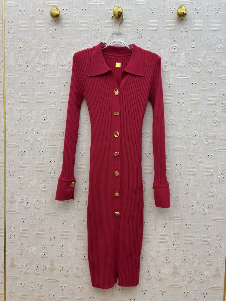 Платье с длинными рукавами