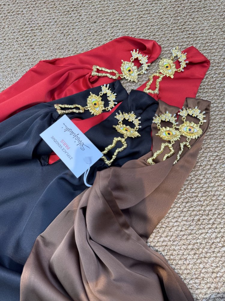 Платье с глубоким V-образным вырезом фото 2