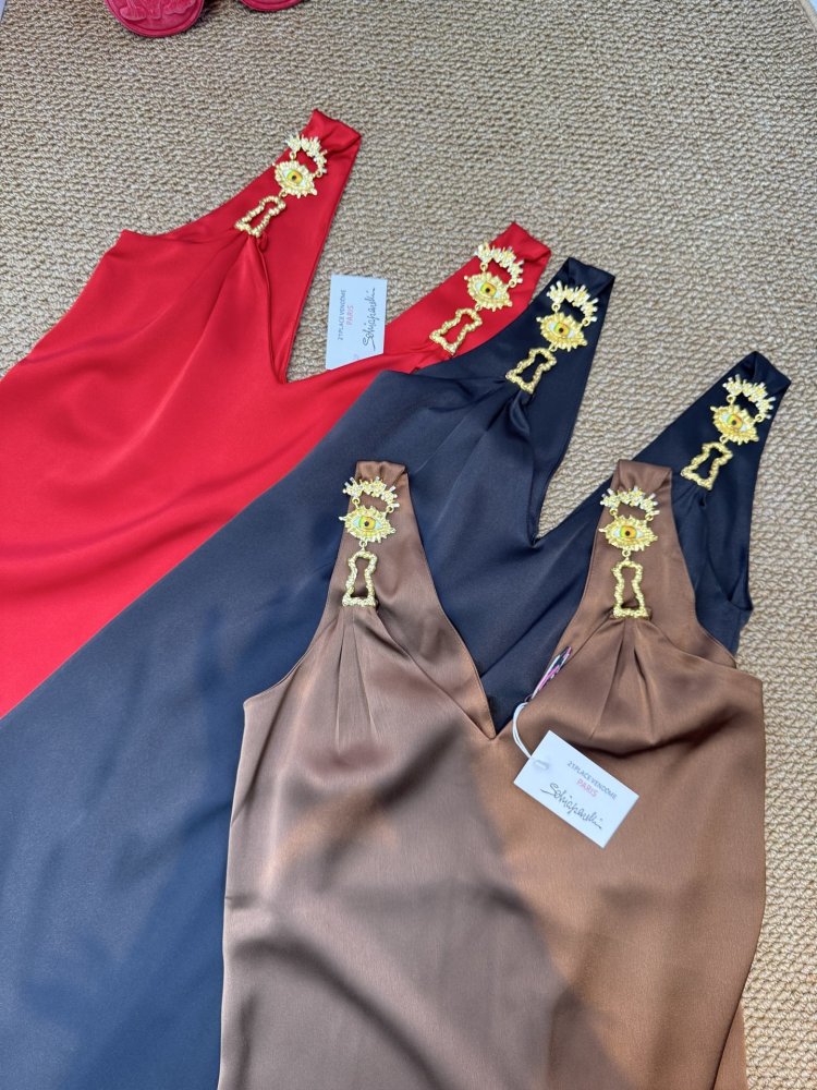 Платье с глубоким V-образным вырезом фото 2