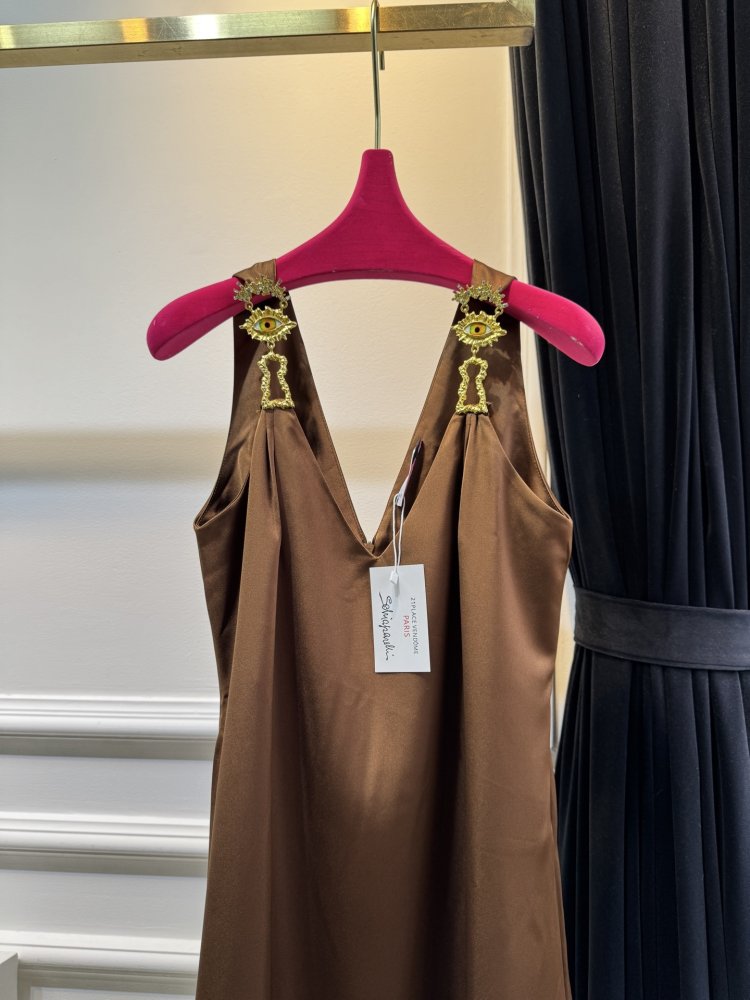 Платье с глубоким V-образным вырезом фото 3