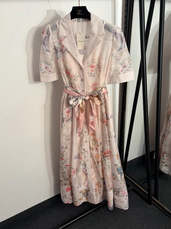 Dress from short sleeves and belt on waist