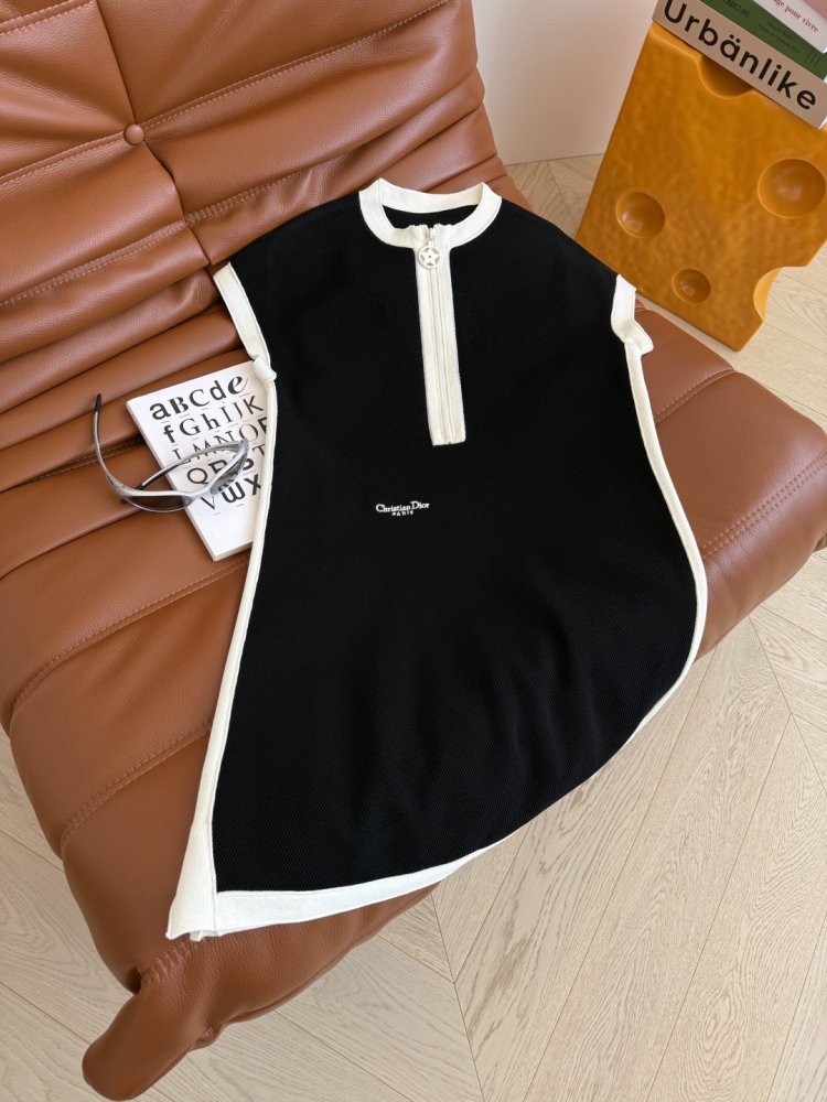 Dress from short sleeves