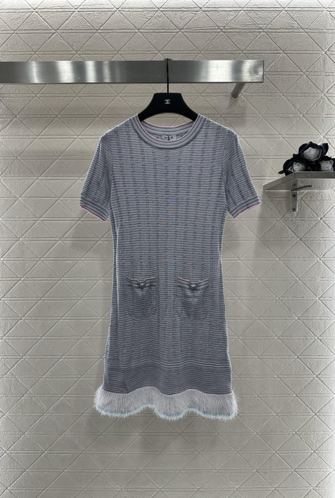 Платье с короткими рукавами