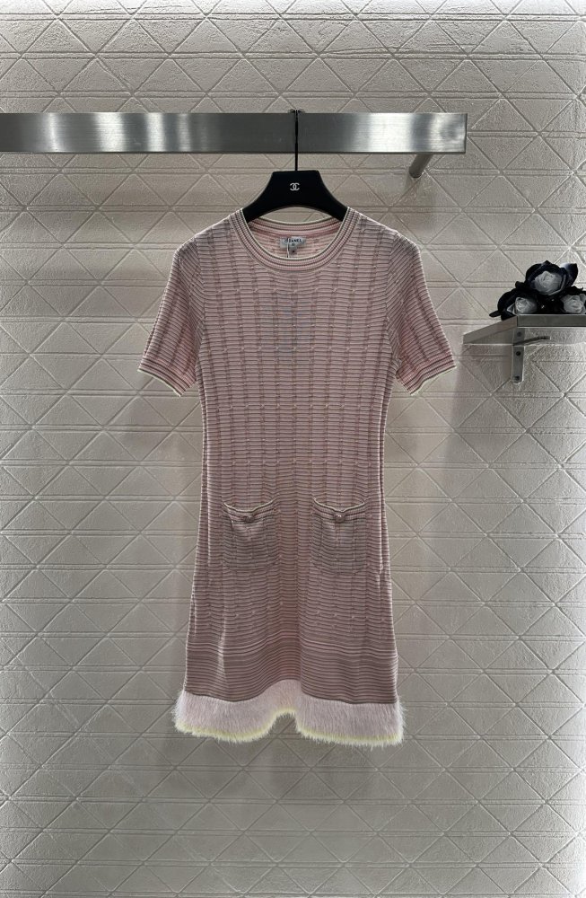 Платье с короткими рукавами