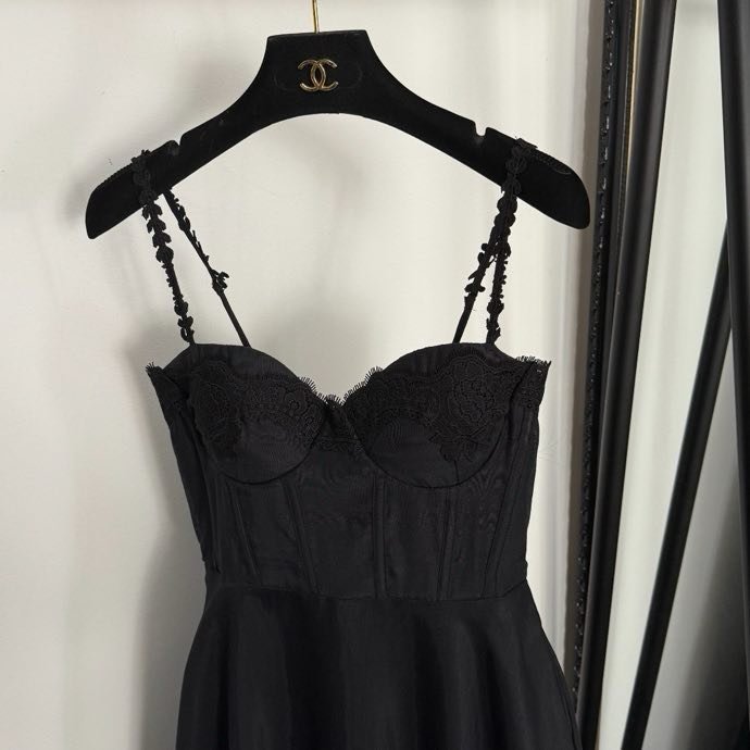 Платье с кружевным лифом и подвязками на талии фото 4