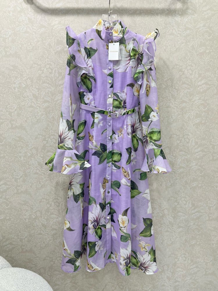 Платье с кружевом и оборками