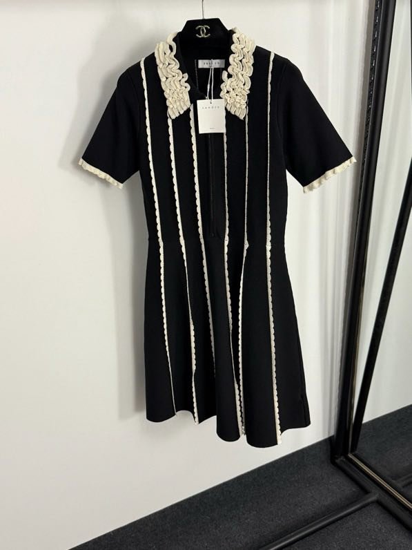 Плаття, Сукня з лацканами на талії