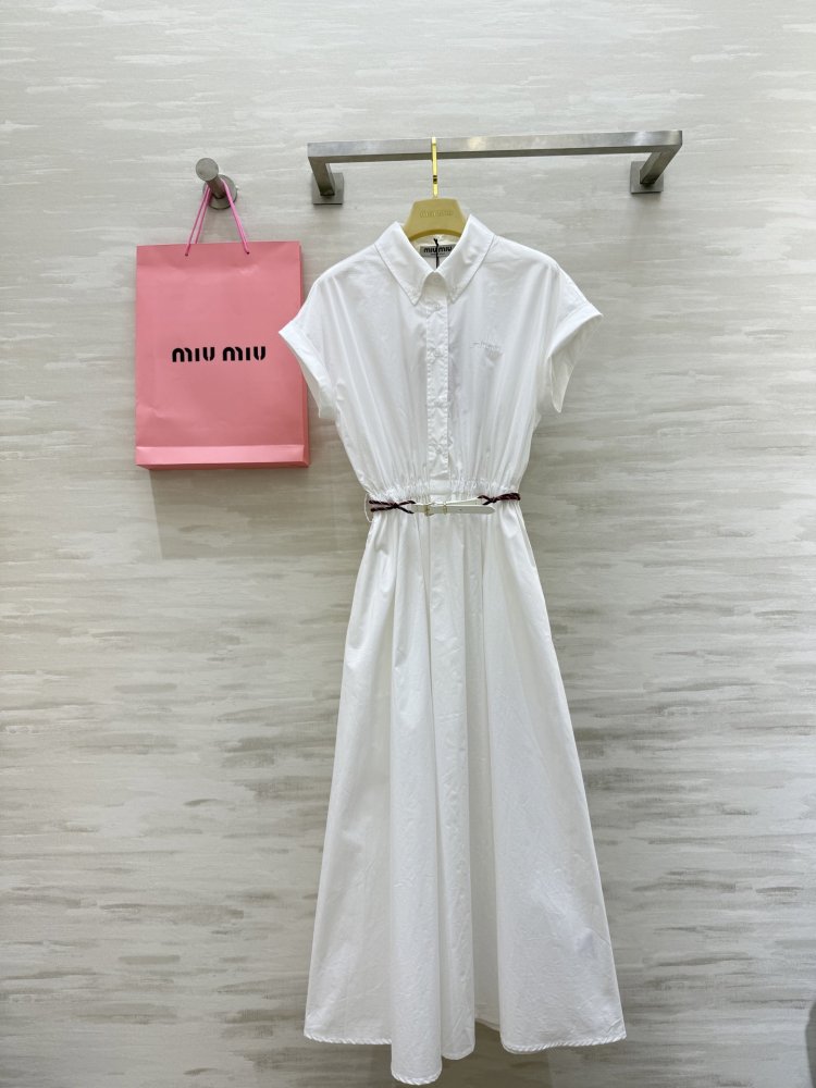 Платье с поясом