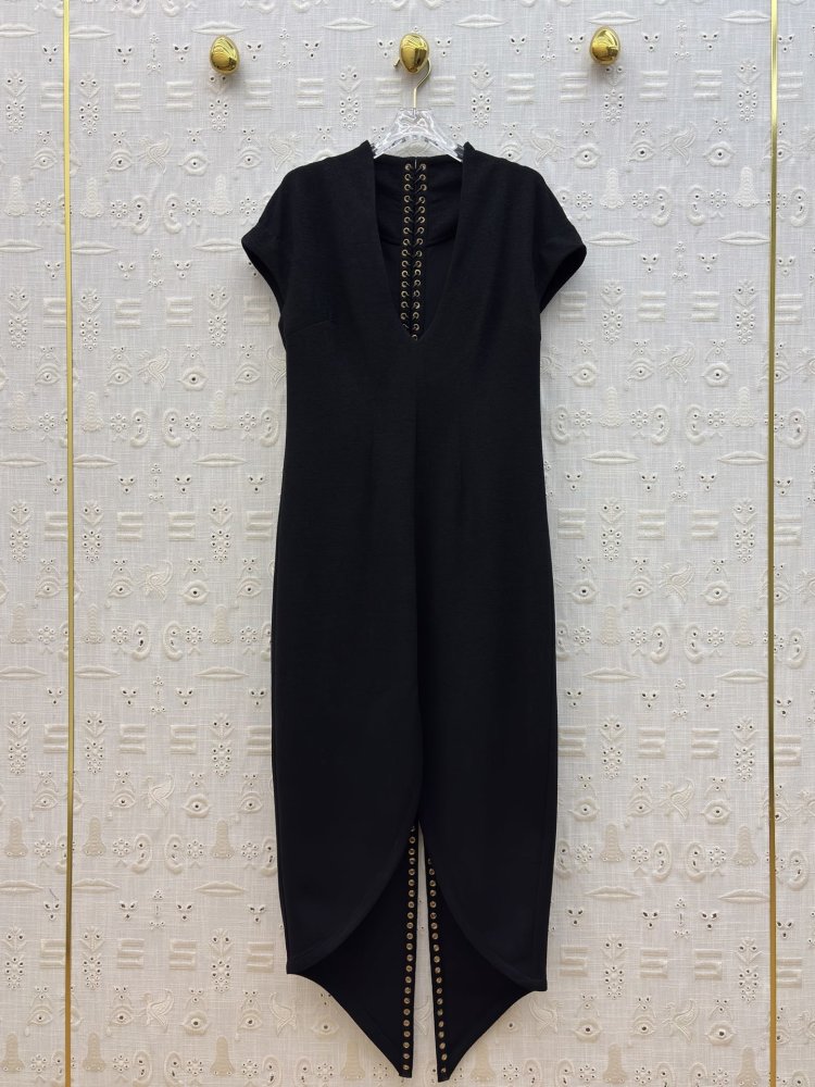 Платье с V-образным вырезом