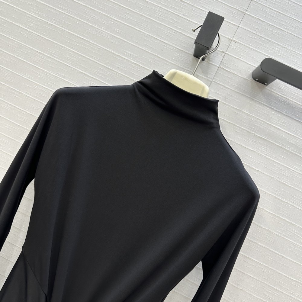 Платье сексуальное и пленительное фото 3