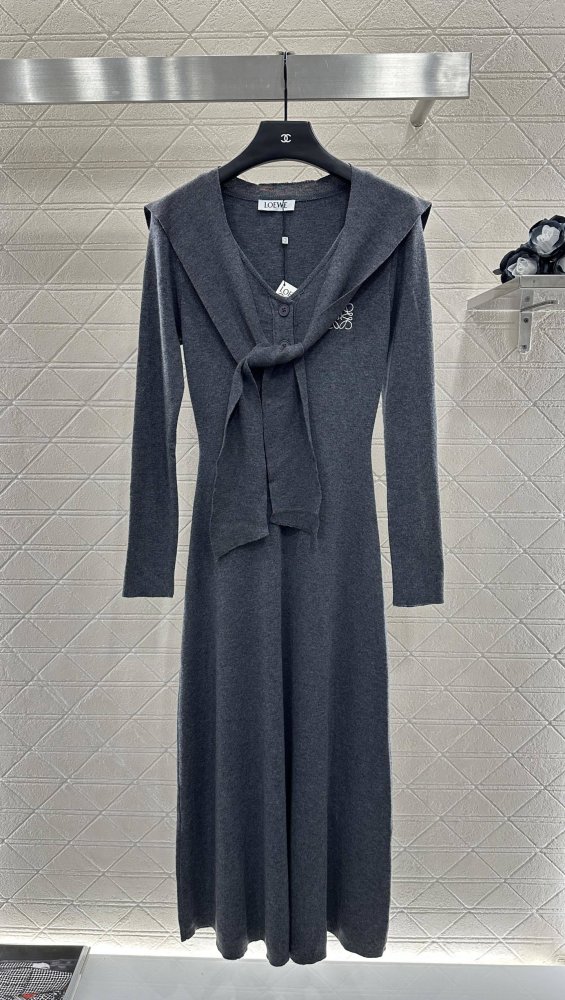 Dress shawl from long sleeves