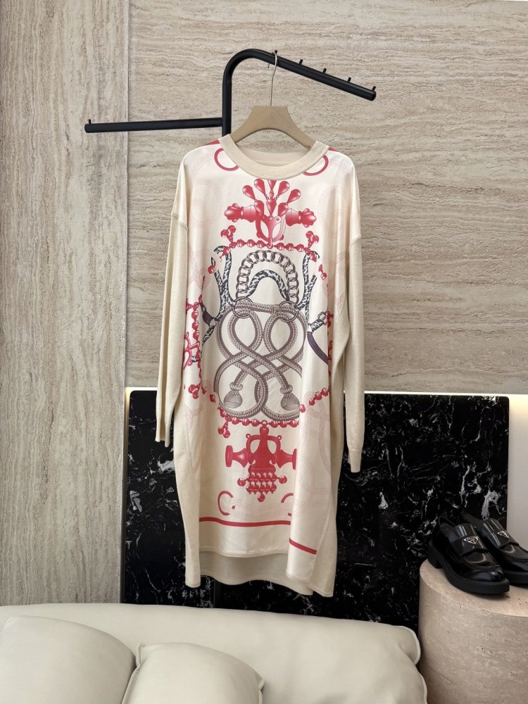 Плаття, Сукня шовкове з довгими рукавами