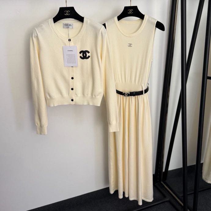 Платье со свитером