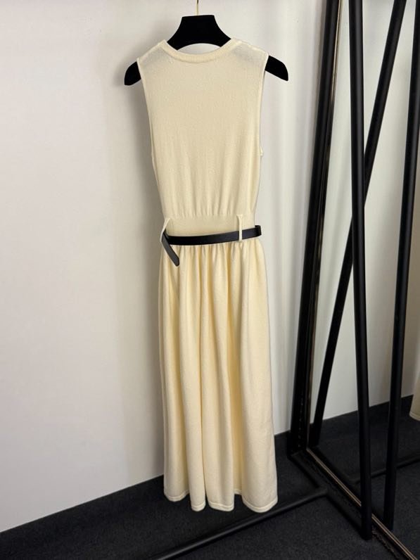 Платье со свитером фото 6