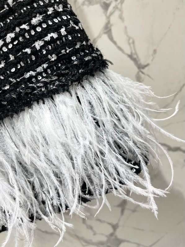 Плаття, Сукня твидовое з обробкою з страусиних пір'я фото 6