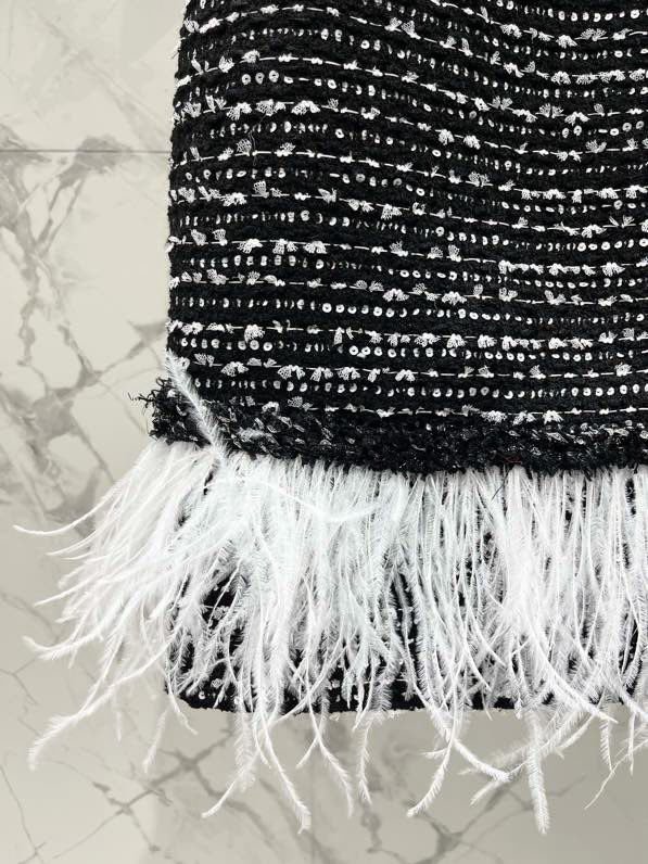 Плаття, Сукня твидовое з обробкою з страусиних пір'я фото 9