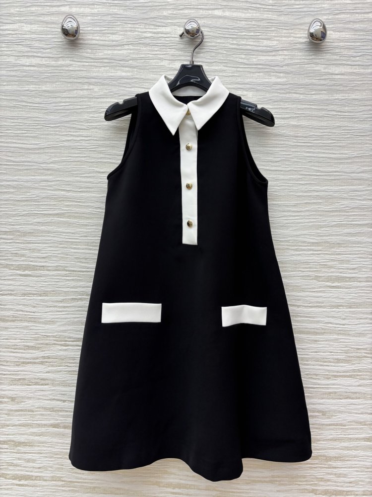Dress vest from color lapels