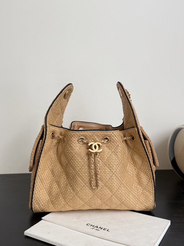 Плетеная сумка Chanel 25 Bag 30 см абрикосового цвета