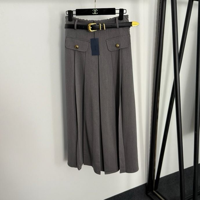 Pleated skirt from high waist and belt