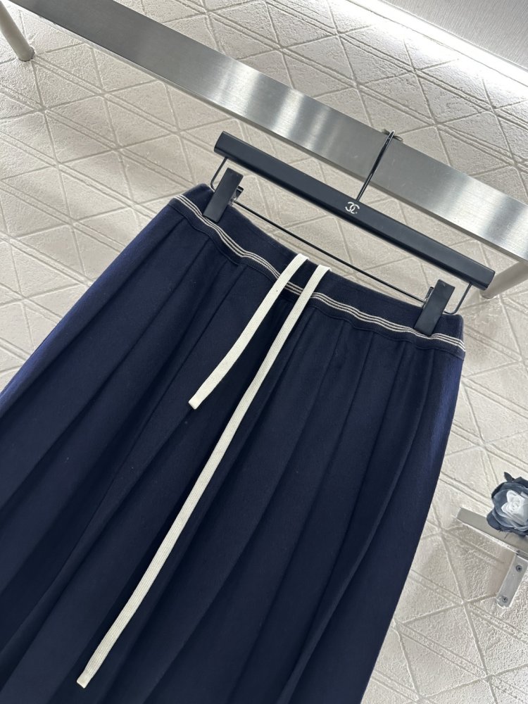 Плиссированная юбка средней длины фото 4