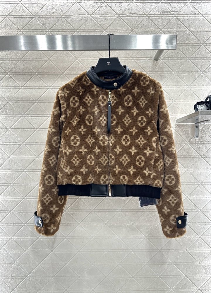 Плюшевая куртка женская