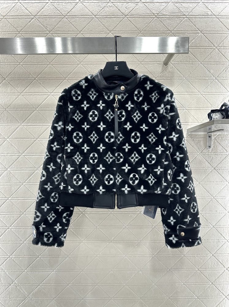 Плюшевая куртка женская