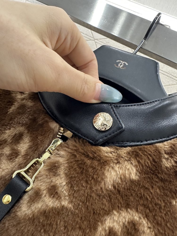 Плюшевая куртка женская фото 5